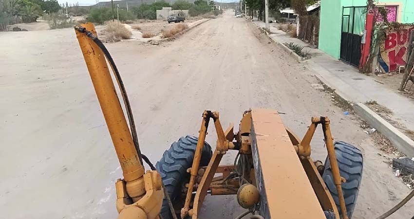 Rehabilita Servicios Públicos más de 20 kilómetros de caminos de terracería en La Paz