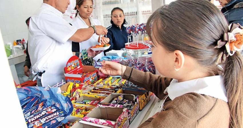 SEP dice adiós a comida chatarra en escuelas: Sheinbaum confirma prohibición