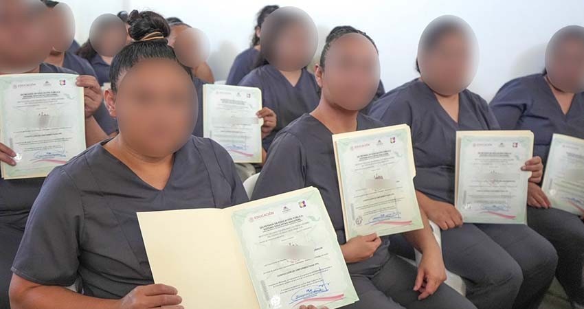 Clausuran en Centro de Reinserción Social de La Paz curso de confección de uniformes