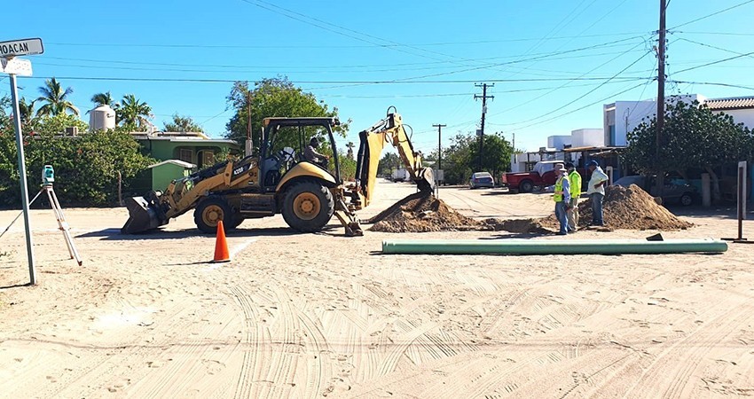 Inician trabajos de pavimentación en calles de la subdelegación de Chametla