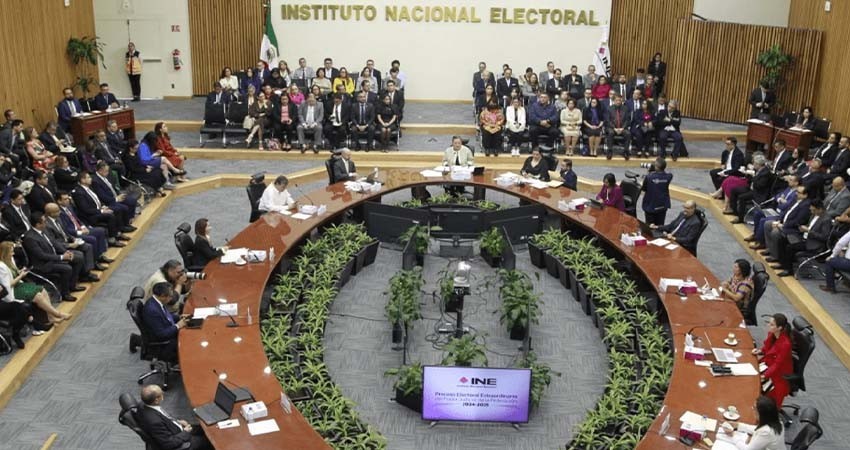 Juez multa a consejeros del INE con 54 mil 285 pesos por desacato