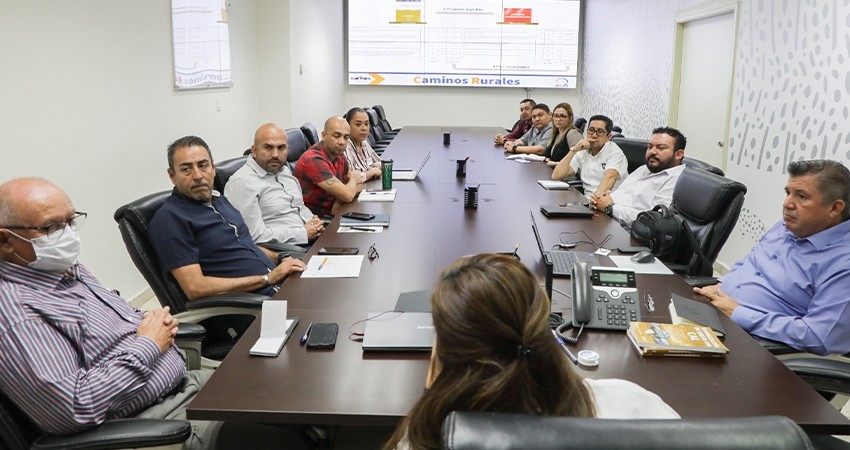 Impulsa Milena Quiroga el proyecto para mejorar caminos en la zona rural