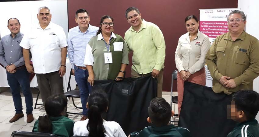 Entrega SEDIF material para difusión de los derechos de la niñez y juventud sudcaliforniana
