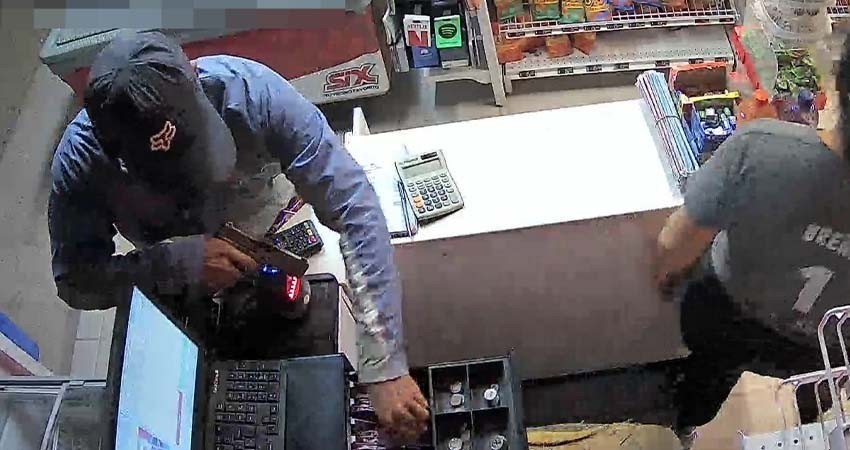 Elementos de la Marina detienen a un hombre que asaltó una tienda