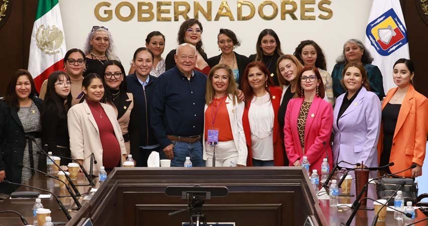 Se reúne el gobernador Castro Cosío con integrantes del parlamento de mujeres de BCS