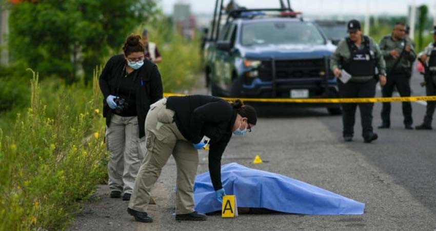 Violencia no para en Sinaloa, asesinan a otro policía, lanzan explosivos e incendian vehículos      7