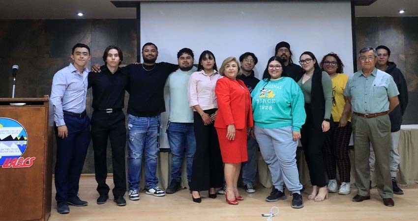 Estudiantes de Negocios e Innovación Económica de la UABCS presentan avances de investigación