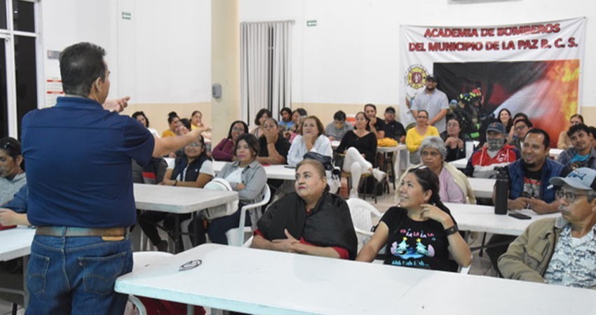 Artesanos de La Paz reciben capacitación sobre identidad sudcaliforniana