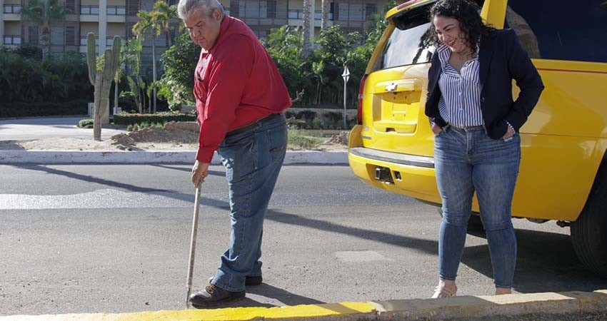 Transporte Municipal de Los Cabos y transportistas participan en rehabilitación de guarniciones