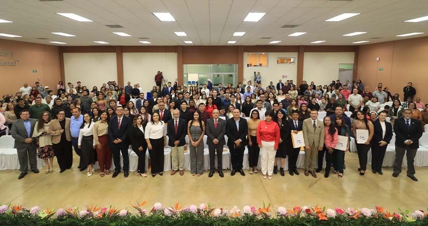 UABCS egresa una generación más de profesionistas