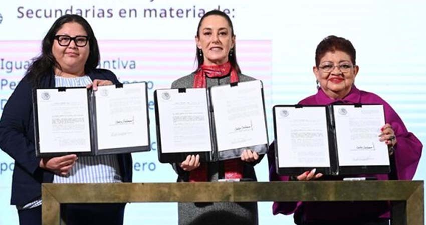 Sheinbaum firmó decreto de reformas contra la violencia vicaria y la brecha salarial