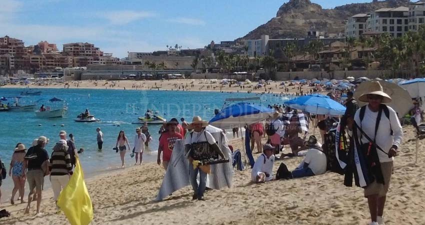 Iniciativa privada pidió a autoridades regular comercio informal en Los Cabos 