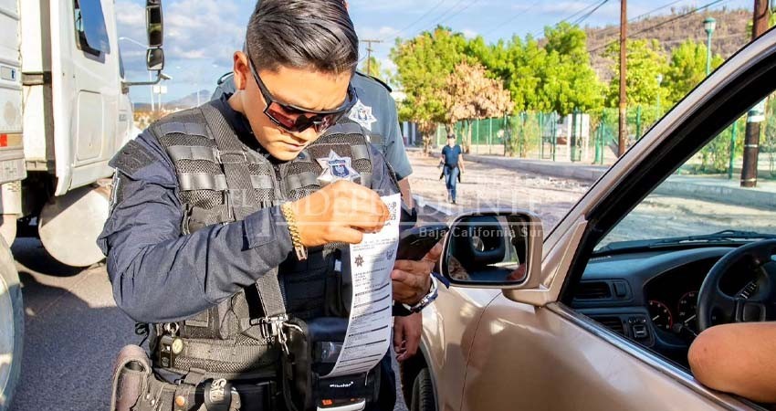 Darán a la Policía de La Paz nuevas facultades para que retire documentación y hasta unidades