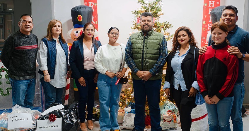 Entrega UABCS juguetes para niñas y niños de comunidades rurales y migrantes