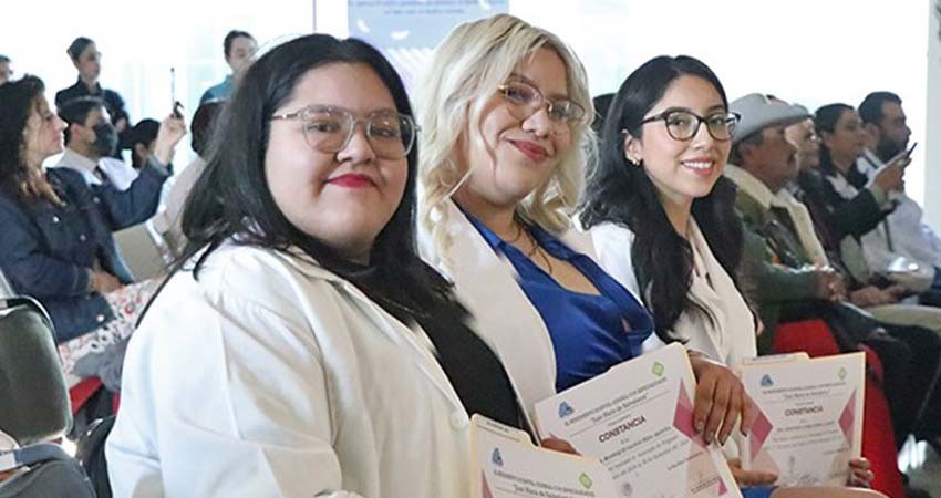 Egresa del Hospital Salvatierra nueva generación de 23 médicos internos de pregrado