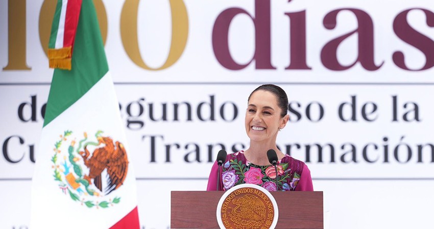 Gobernador de BCS acompaña a la presidenta Claudia Sheinbaum al informe de 100 días de go-bierno