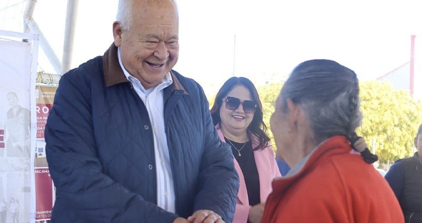 Entrega Castro Cosío acciones de vivienda a familias de comunidades rurales de La Paz