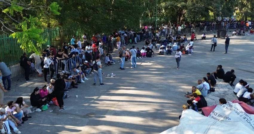 Gobierno de Trump detuvo a más de 300 migrantes el martes