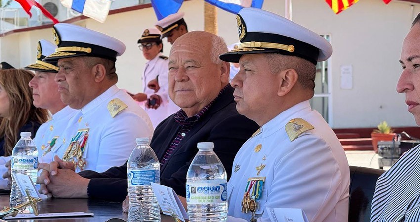 Asiste el gobernador de BCS al cambio de mando en IV Zona Naval