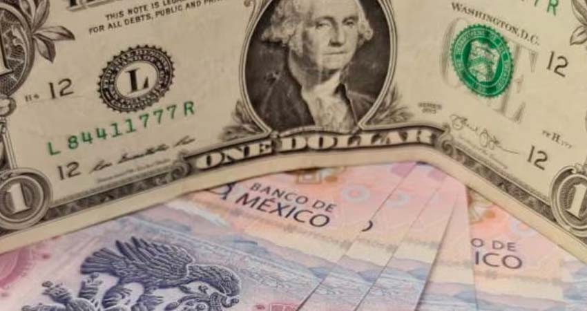 Peso cotiza en más de 21 unidades por dólar tras anuncio de aranceles de Trump