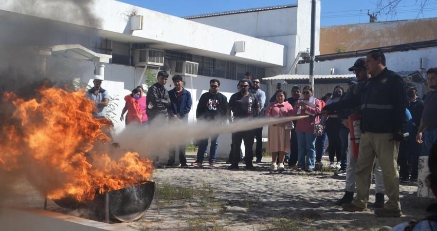 Protección Civil concluye capacitaciones a comerciantes del Carnaval La Paz 2025
