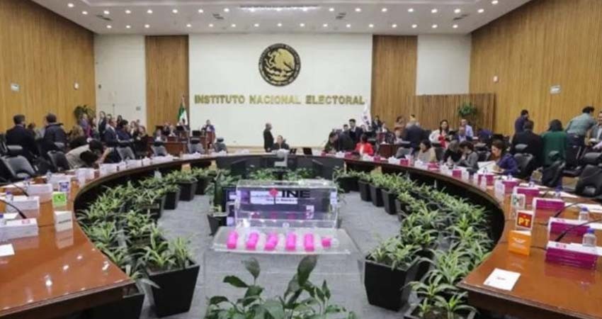 INE ordena publicar listas de candidaturas para elección judicial con actualizaciones que envió el Senado