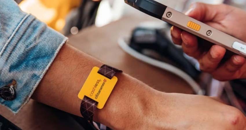 Profeco llega a un acuerdo con Ocesa para eliminar venta de pulseras ‘cashless’