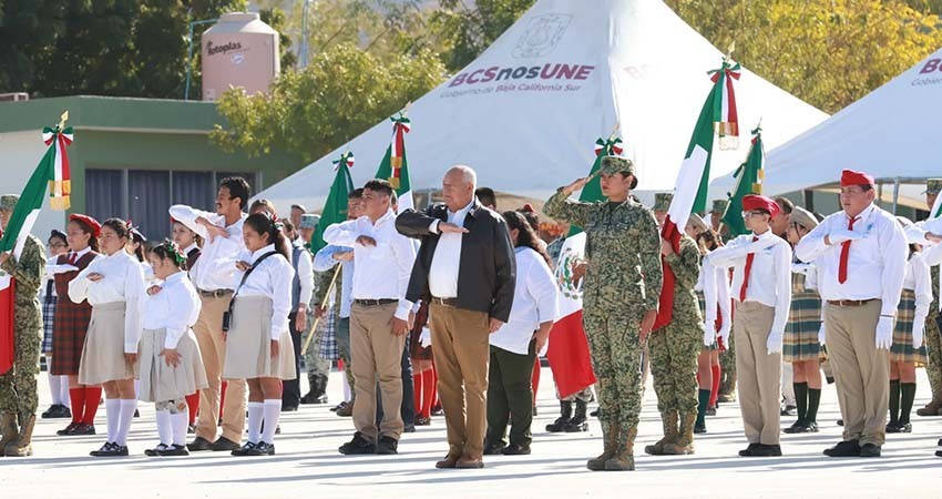 Conmemora el Gobierno de BCS el Día de la Bandera Nacional