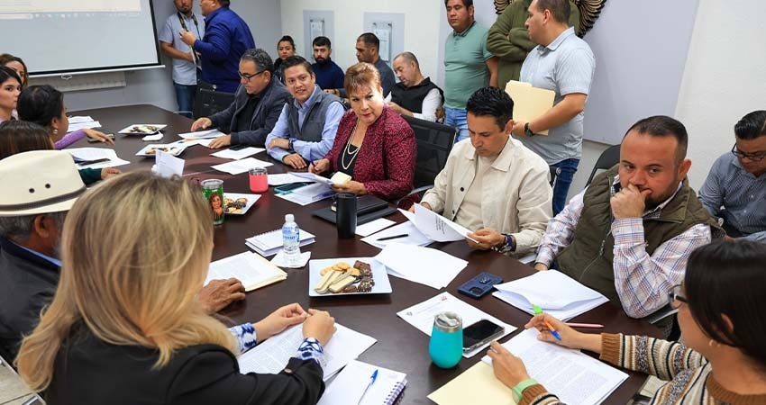 Avanza la formulación del reglamento para el Mercado Étnico de La Paz