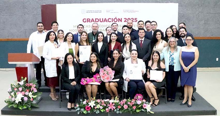 Egresan 32 médicas y médicos del Hospital Juan María de Salvatierra