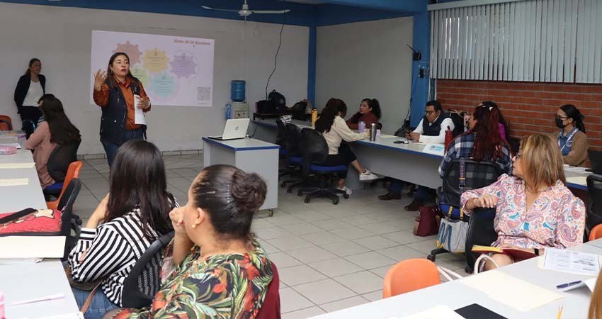 Asisten más de 900 docentes en segunda caravana académica, en La Paz