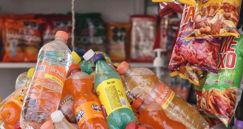 Entra en vigor prohibición de venta de comida chatarra en escuelas de México