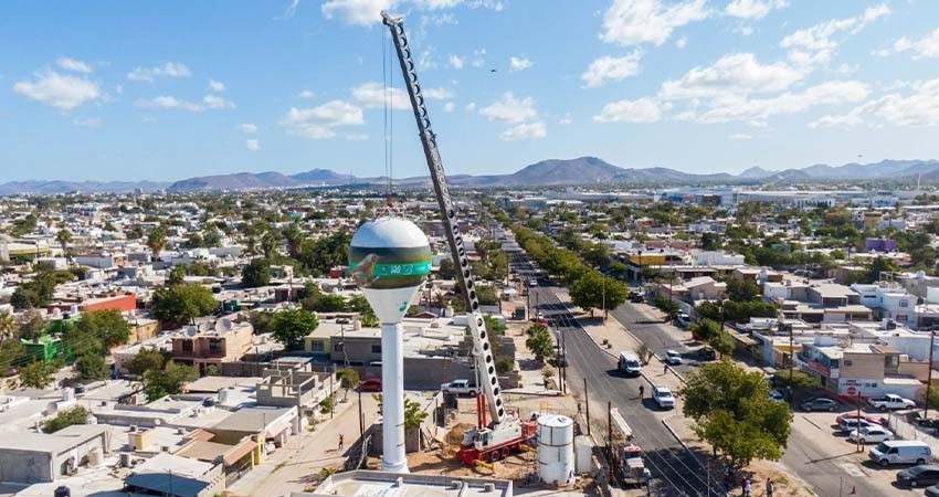 Queda instalado el segundo tanque de agua elevado en La Paz