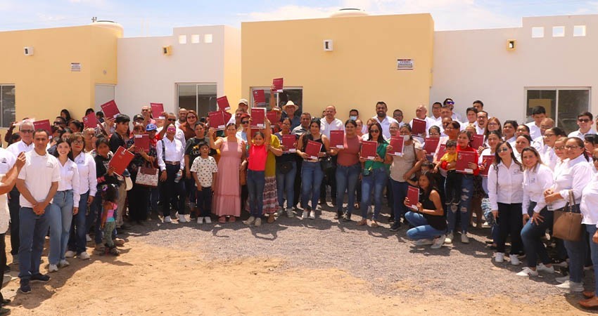 Entrega Gobierno Estatal 50 acciones de vivienda en La Paz