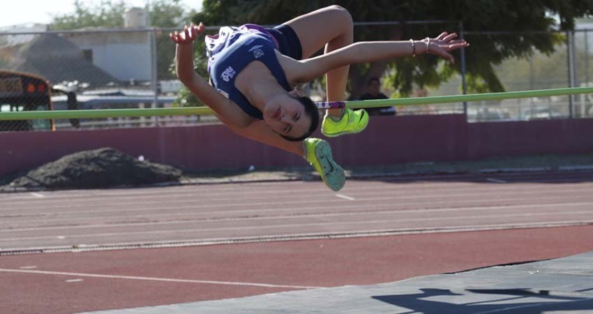 Compiten deportistas de La Paz en macro regionales de atletismo y béisbol 5