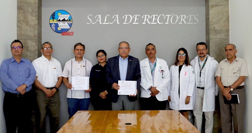IMSS entrega reconocimiento a la UABCS por su colaboración en campañas de planificación fami-liar