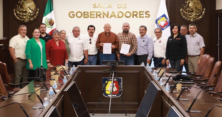 Entrega SNTE al gobierno de BCS pliego petitorio del magisterio sudcaliforniano