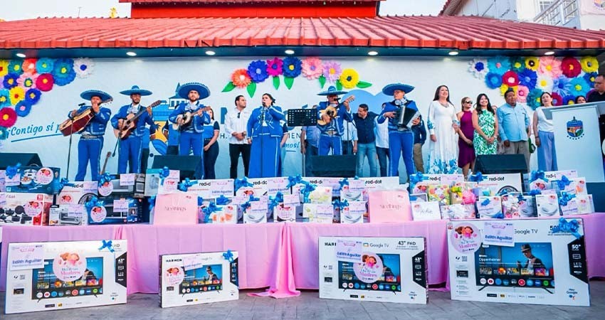 Con una gran fiesta, celebran el día de las madres en Santa Rosalía