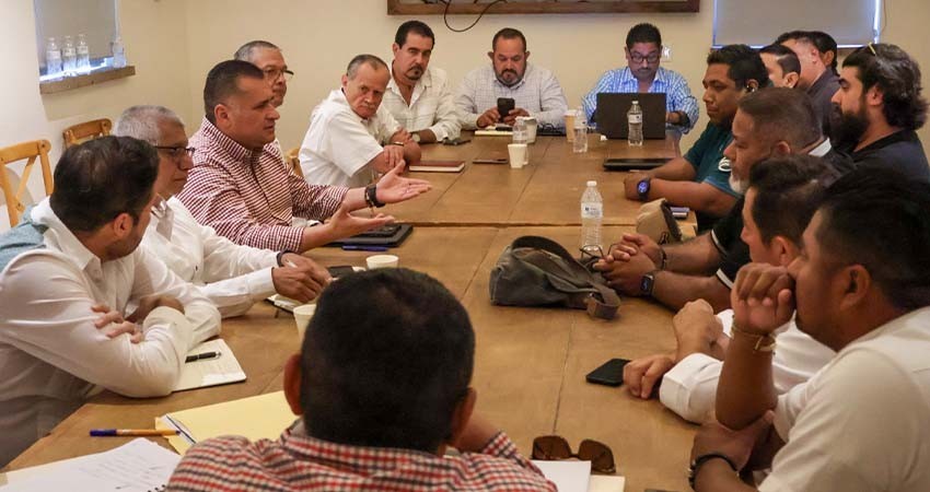 Encabeza Saúl González reunión para establecer medidas en beneficio de la movilidad y el servicio del transporte