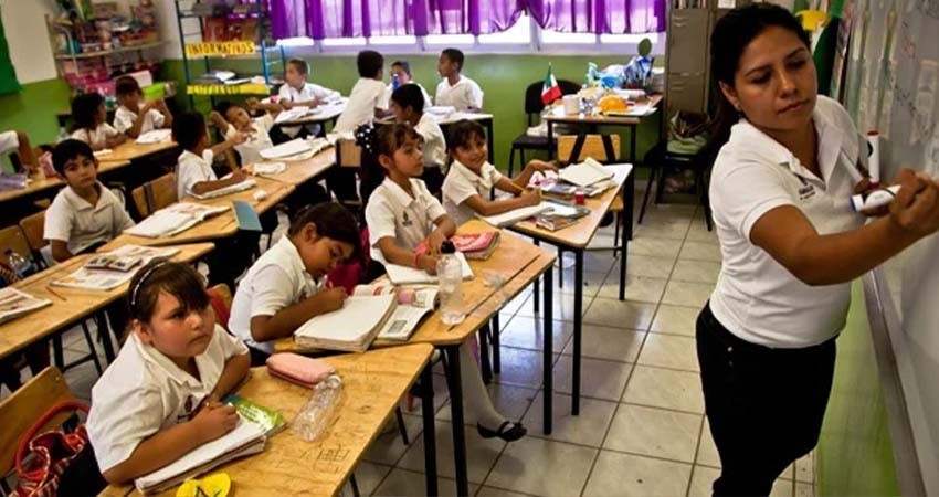 Sheinbaum anuncia aumento salarial de 9% para los maestros