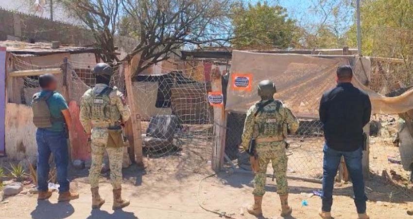 Aseguran PGJE - SEDENA a tres personas y narcóticos durante cateo en una colonia de La Paz