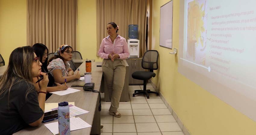 UABCS e ISMUJERES capacitan a mujeres en temas de emprendimiento