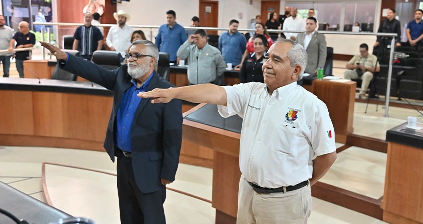 Roberto Cervantes de La Peña, nuevo titular del Instituto de Estudios Legislativos y Fernando Gra-cia, de la Unidad de Impacto Presupuestal en el Congreso del Estado