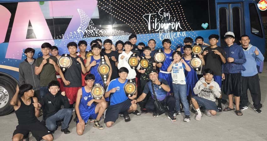 Se coronan 15 boxeadores paceños como campeones en el Torneo Golpe a la Delincuencia