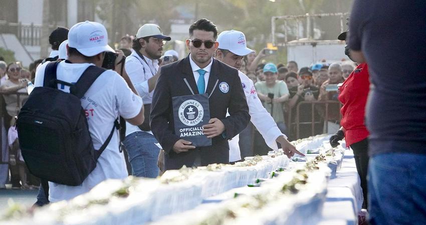 Mazatlán impone récord Guinness al sashimi más largo del mundo