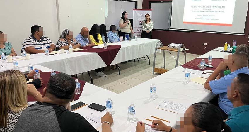 Realiza el Sistema DIF de BCS curso para solicitantes de adopción