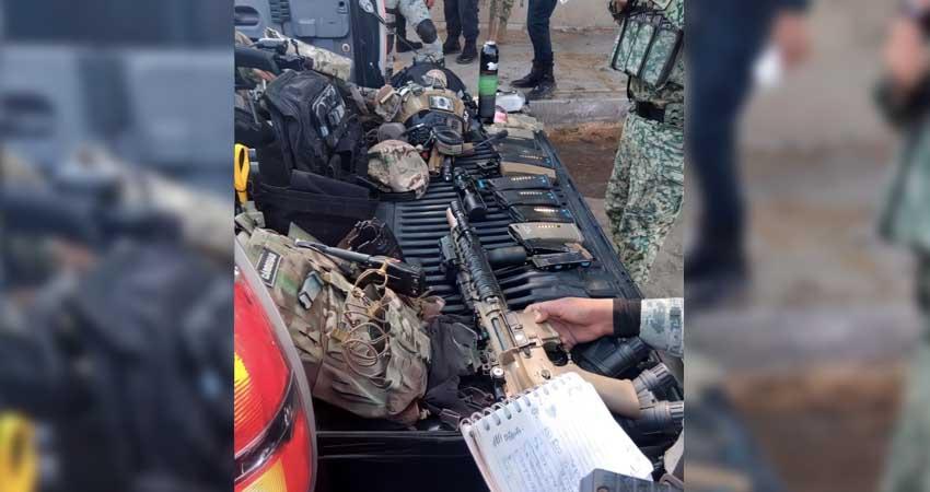 Detienen a dos hombres con fuerte carga de armamento en La Paz