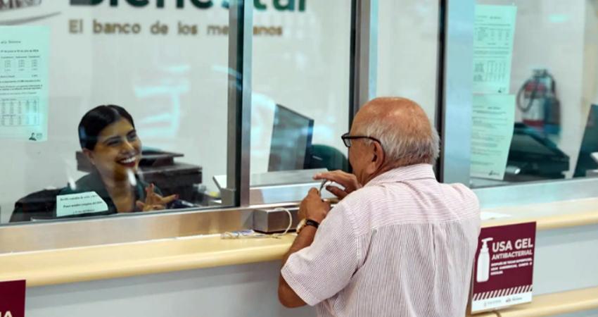 Proponen establecer prisión y multa a familiares que despojen el importe de las pensiones y becas de Bienestar