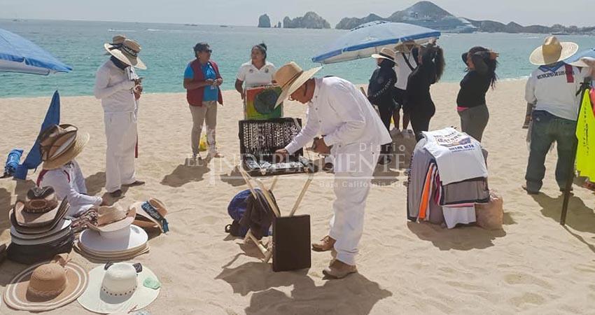 Implementarán uniformes y credenciales para control de ambulantaje en playas