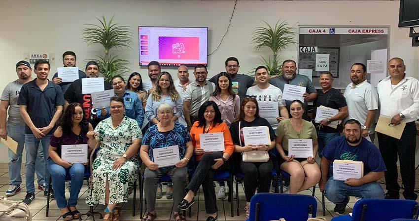 Capacitan a cajeros municipales para mejorar la atención a contribuyentes en La Paz